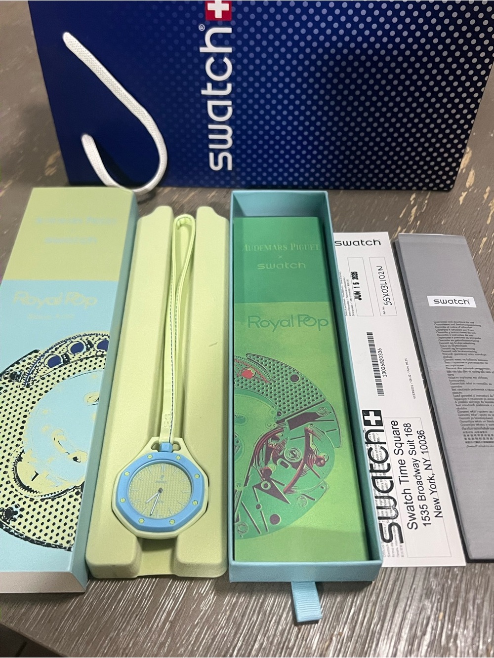Swatch Royal Pop Pendant Watch - Blaue Acht blue  & Lime Green